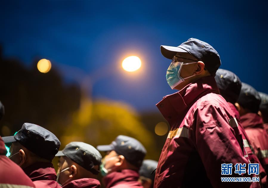 （新華全媒頭條·圖文互動）（12）最美逆行者，武漢永遠(yuǎn)記得你！——首批援鄂醫(yī)療隊返程紀(jì)實