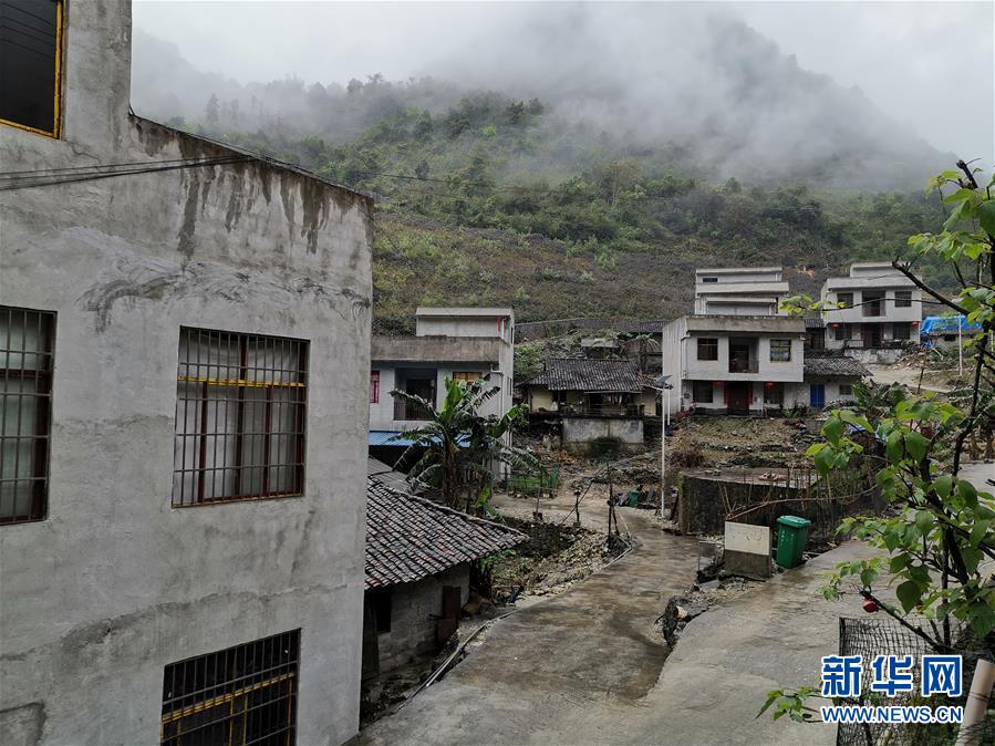 (決戰(zhàn)決勝脫貧攻堅(jiān)·圖文互動)(1)邊境線上起新居——桂西極貧縣山村走訪見聞