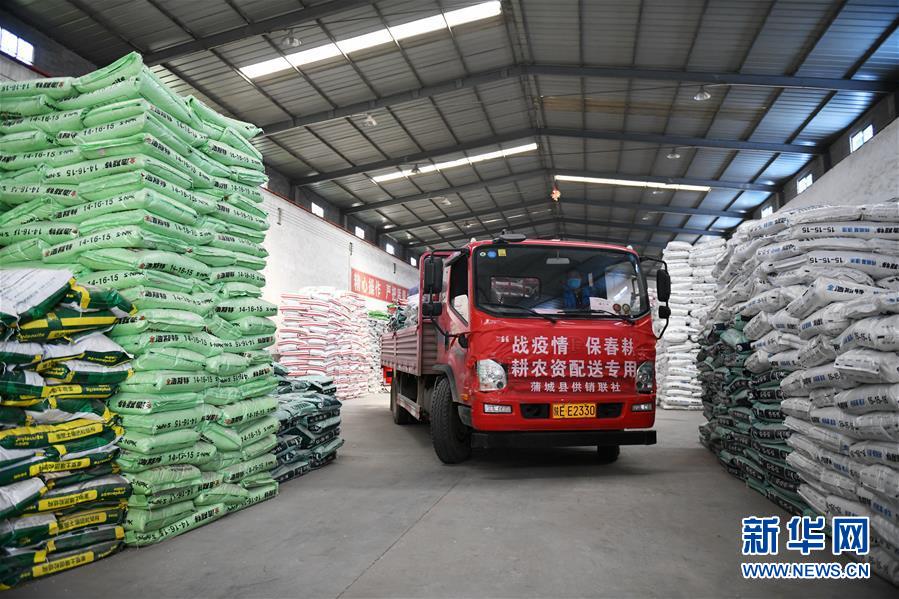 (新華全媒頭條·圖文互動(dòng))(12)春色最濃在田間——來(lái)自全國(guó)春耕備耕的現(xiàn)場(chǎng)觀(guān)察