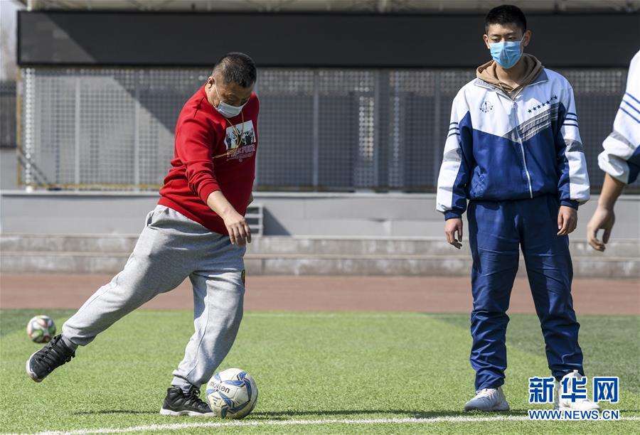 (圖文互動(dòng))(4)“早”安同學(xué),“早”安老師!——新疆初高中畢業(yè)班復(fù)課一周回訪見聞