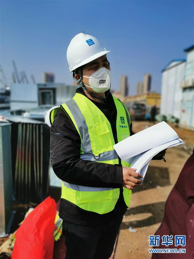 （一線抗疫群英譜·圖文互動）（1）羅文浩：“女兒，你的名字里有溫暖，有榮光！”