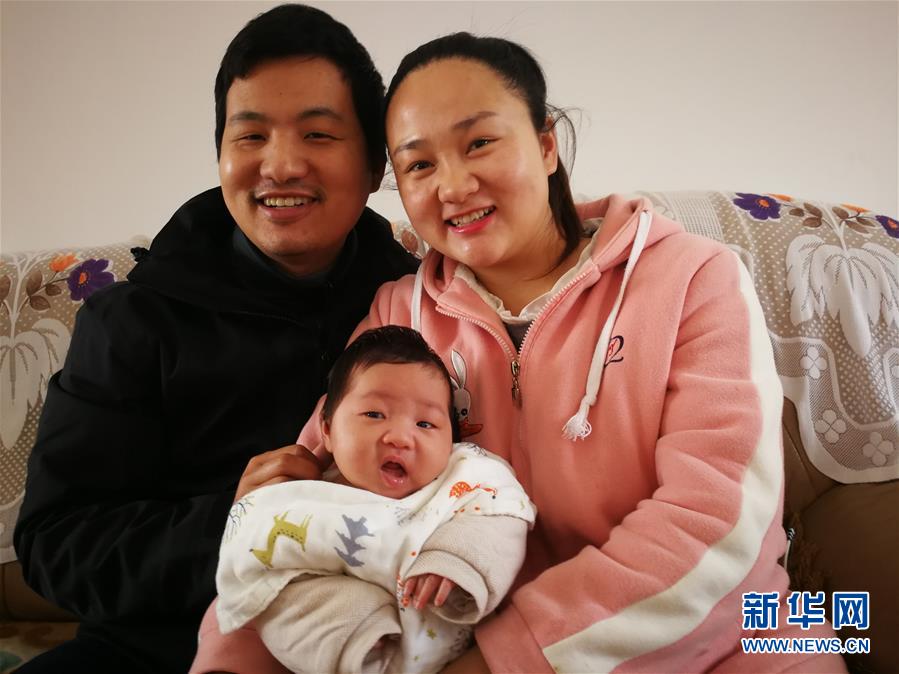 （一線抗疫群英譜·圖文互動）（6）羅文浩：“女兒，你的名字里有溫暖，有榮光！”