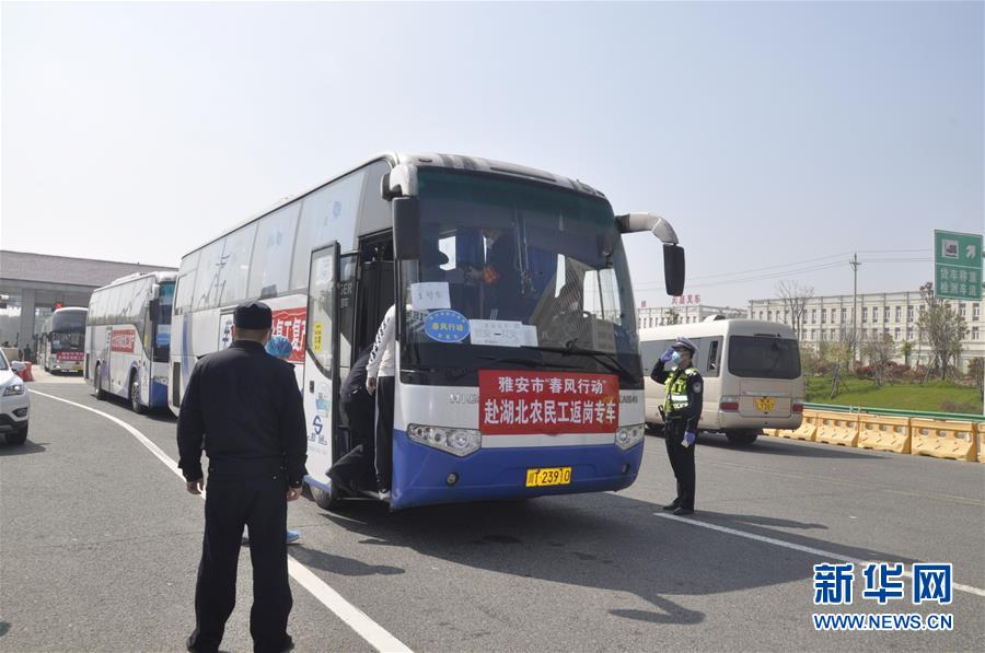 (在習(xí)近平新時(shí)代中國(guó)特色社會(huì)主義思想指引下——新時(shí)代新作為新篇章·習(xí)近平總書記關(guān)切事·圖文互動(dòng))(1)穩(wěn)住千家萬戶的“飯碗”——各地積極穩(wěn)就業(yè)化解疫情影響