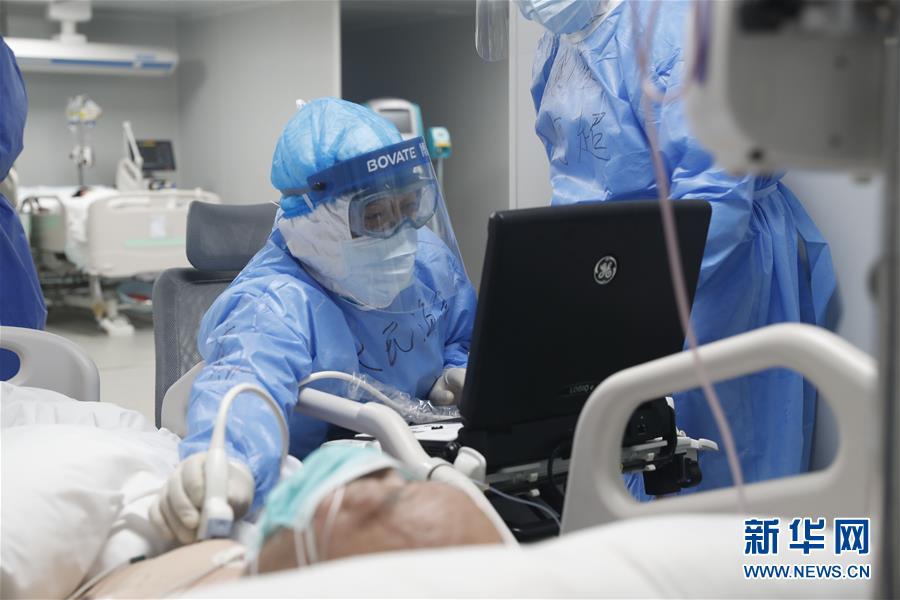 (新華全媒頭條·圖文互動)(4)和時間拼速度 與死神搶生命——火神山醫院重癥醫學一科里的“生死戰”