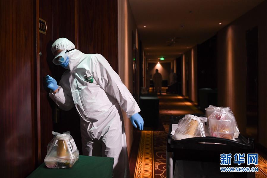 （聚焦疫情防控·圖文互動(dòng)）（9）“感謝你們，讓我感到很踏實(shí)！”——北京入境人員轉(zhuǎn)運(yùn)及隔離點(diǎn)見(jiàn)聞