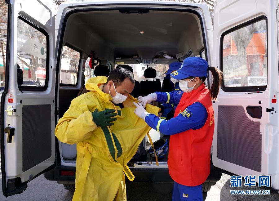 （習近平致敬的戰“疫”英雄·志愿者篇·圖文互動）（3）他們，微光成炬照征程