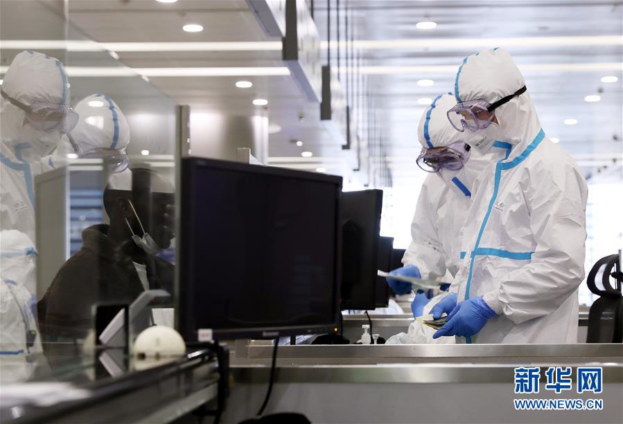 (聚焦疫情防控·圖文互動)(4)用青春筑牢防疫“長城”——上海青年突擊隊嚴守浦東國際機場第一線