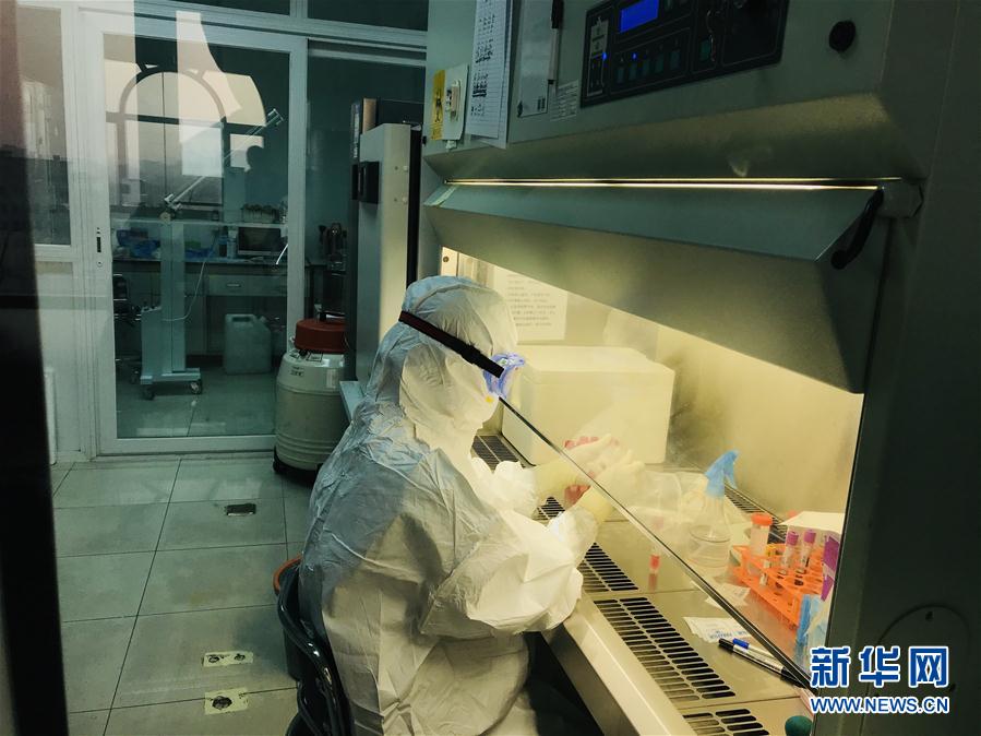 （習近平致敬的戰“疫”英雄·科技工作者篇·圖文互動）（3）他們，爭分奪秒與病魔較量