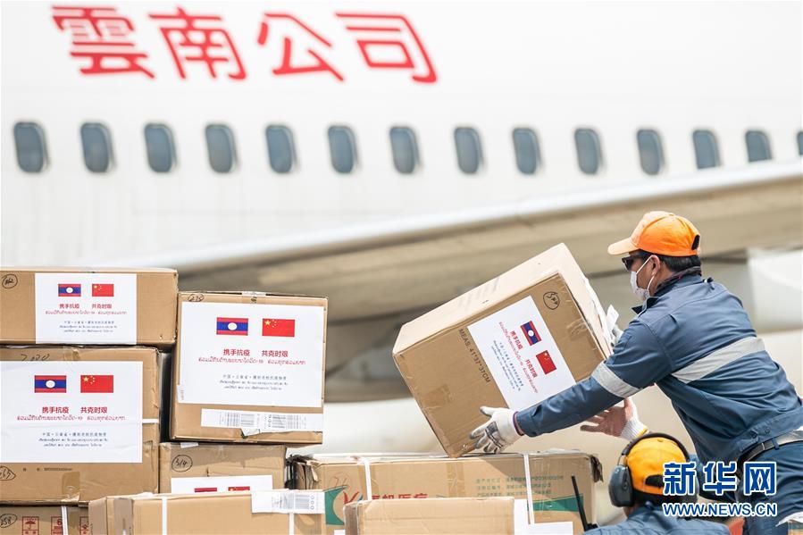 (國(guó)際疫情)(4)中國(guó)抗疫醫(yī)療專(zhuān)家組抵達(dá)老撾