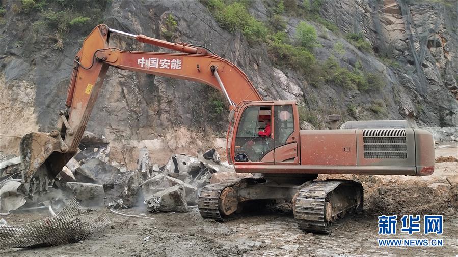 (新華網(wǎng))(1)貴陽(yáng)混凝土公司滑塌事件搜救結(jié)束