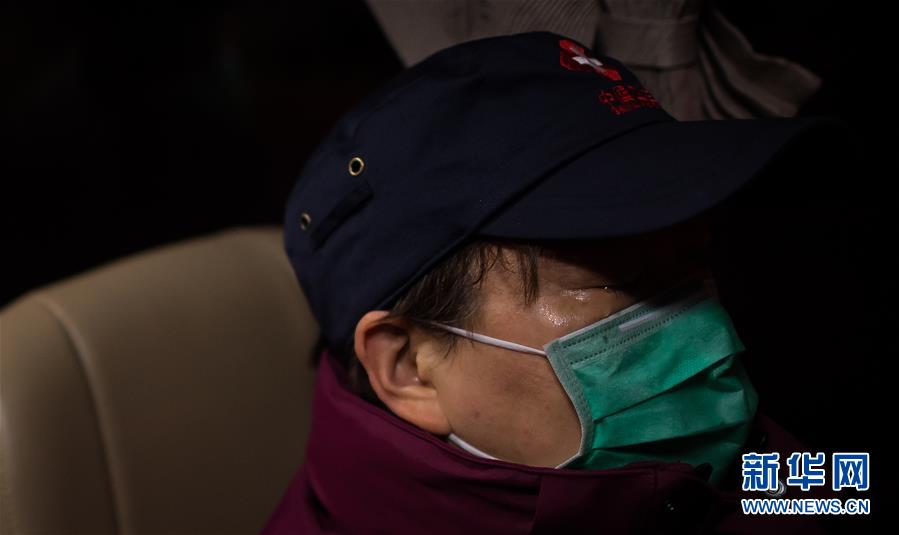 (新華全媒頭條·習(xí)近平致敬的戰(zhàn)“疫”英雄·武漢人民篇·圖文互動)(11)壯哉,大武漢——獻(xiàn)給英雄的武漢人民