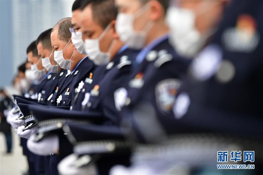 (新華全媒頭條·圖文互動)(6)舉國同悲 萬眾同心——全國各地悼念新冠肺炎疫情犧牲烈士和逝世同胞側記