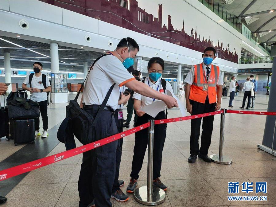 （國際疫情·圖文互動）（1）“工作忙碌又細致，經驗豐富又專業”——一名柬埔寨青年眼中的中國援柬抗疫醫療專家組