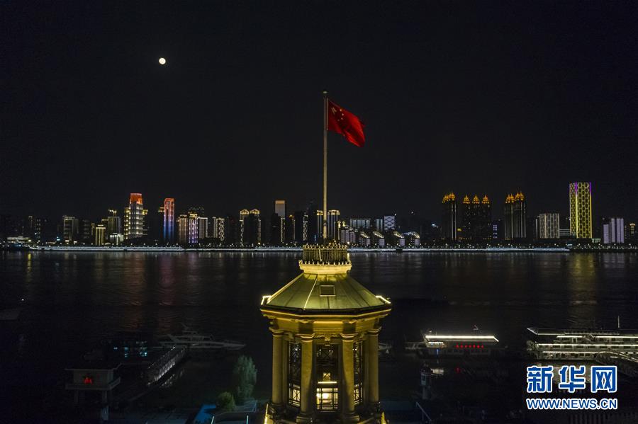 (聚焦疫情防控)(13)點亮武漢