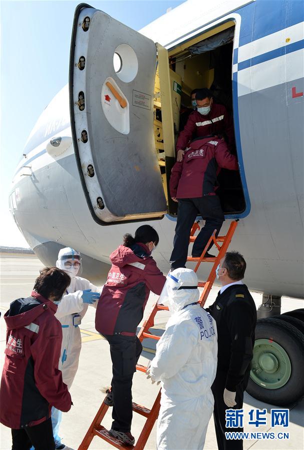 (圖文互動)(1)中國政府赴俄羅斯抗疫醫(yī)療專家組啟程