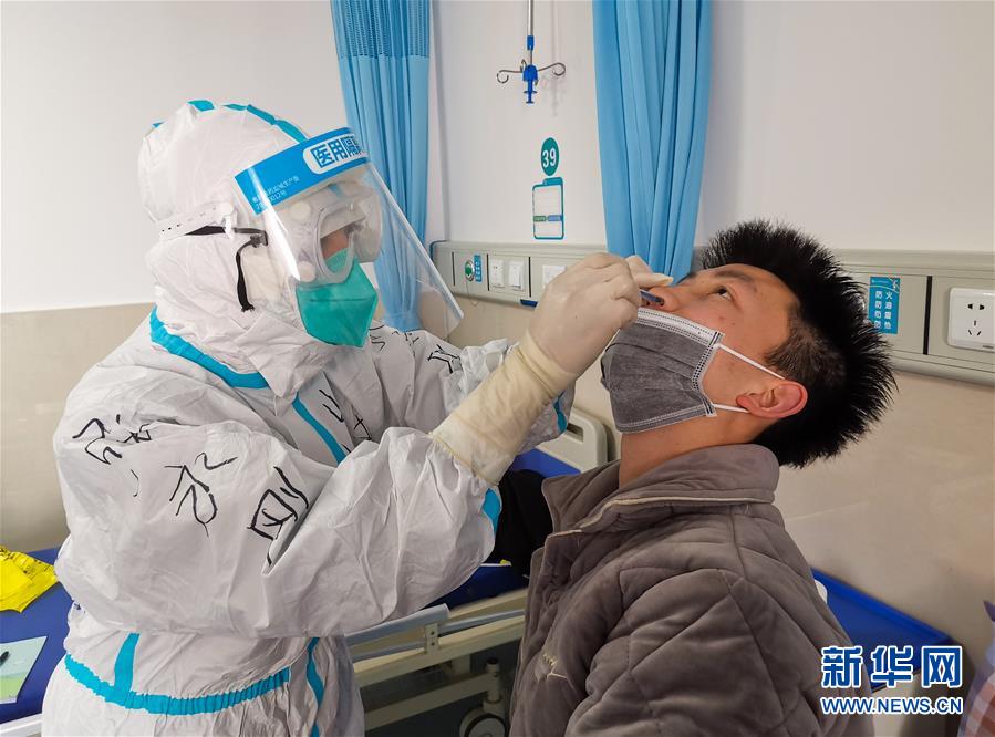 (一線抗疫群英譜·圖文互動)(4)護師張永剛:換一個“戰場”去戰斗