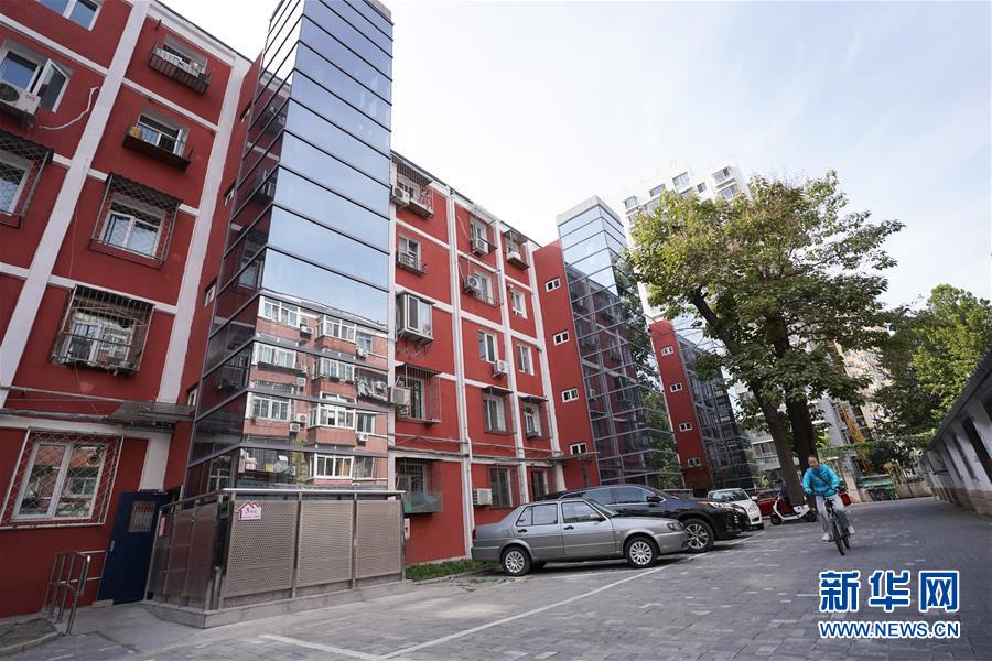 (新華全媒頭條·圖文互動(dòng))(1)88級(jí)臺(tái)階,終于不再是座“山”?——北京老舊小區(qū)加裝電梯現(xiàn)狀調(diào)查