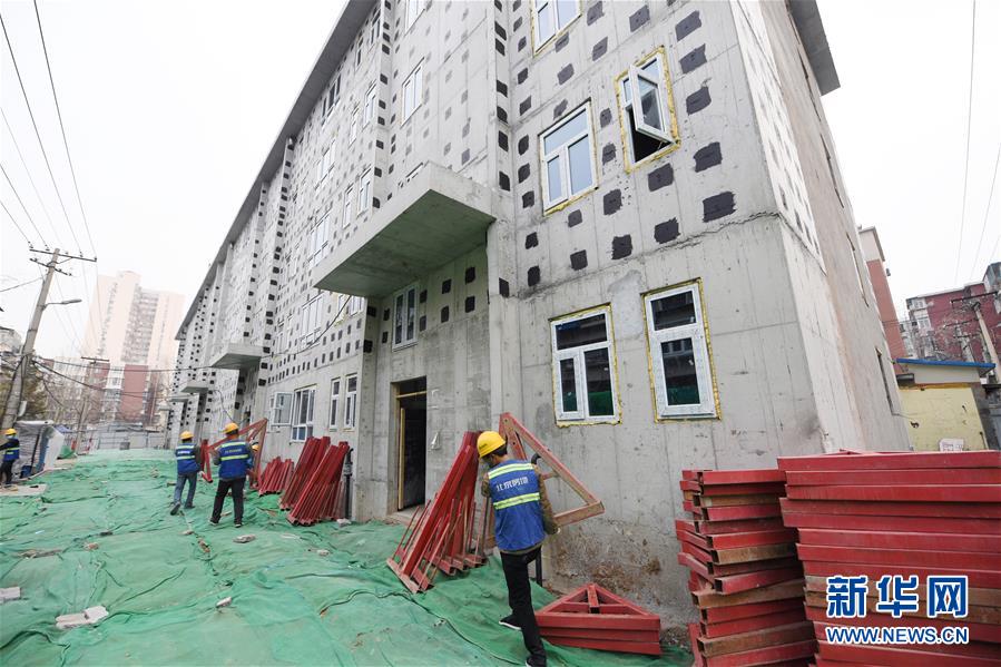 (新華全媒頭條·圖文互動(dòng))(4)88級(jí)臺(tái)階,終于不再是座“山”?——北京老舊小區(qū)加裝電梯現(xiàn)狀調(diào)查