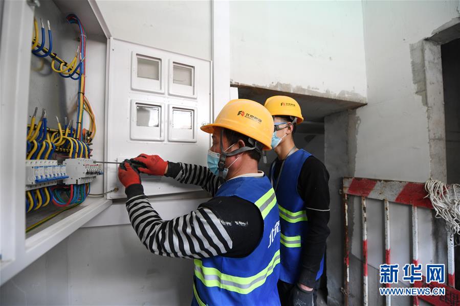 (新華全媒頭條·圖文互動(dòng))(5)88級(jí)臺(tái)階,終于不再是座“山”?——北京老舊小區(qū)加裝電梯現(xiàn)狀調(diào)查