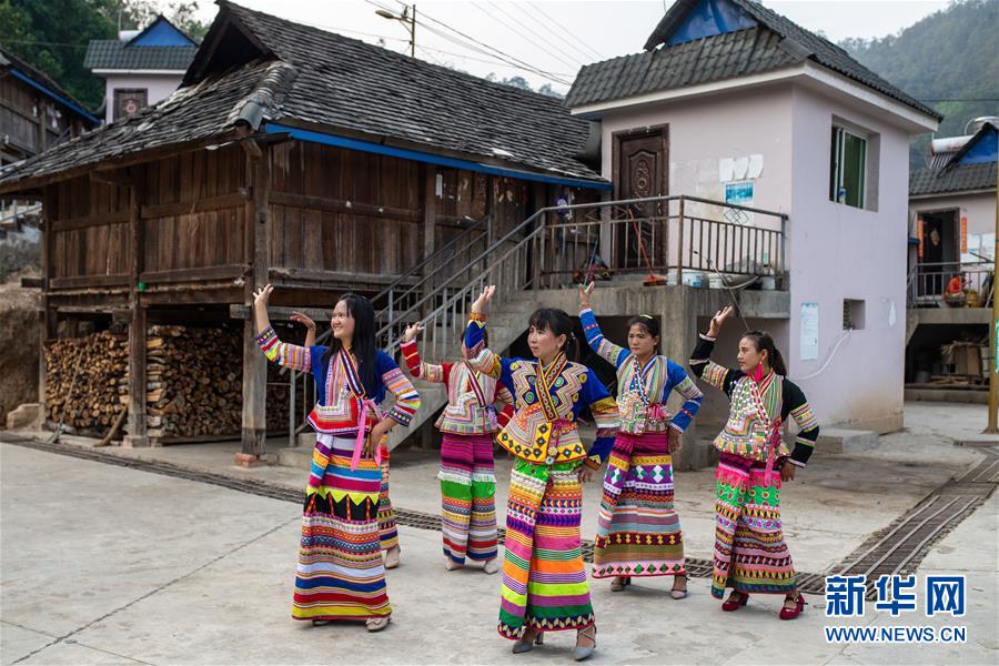 (決戰(zhàn)決勝脫貧攻堅·圖文互動)(3)“孩子再也不用學(xué)打獵了”——拉祜族女獵手告別狩獵