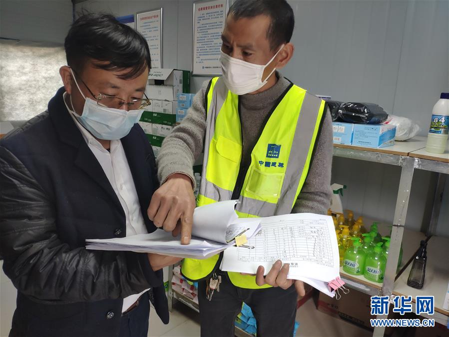 (一線抗疫群英譜·圖文互動)(1)“逆行者”曾陽春:步行十公里,他冒雨趕赴一線