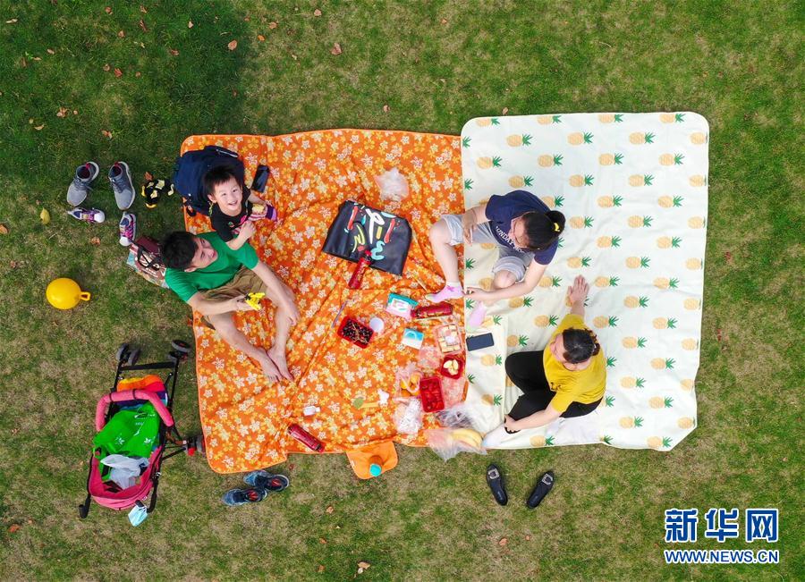 (新華全媒頭條·圖文互動(dòng))(1)人氣回暖 消費(fèi)復(fù)蘇 健康出行——加長(zhǎng)版“五一”假期觀察