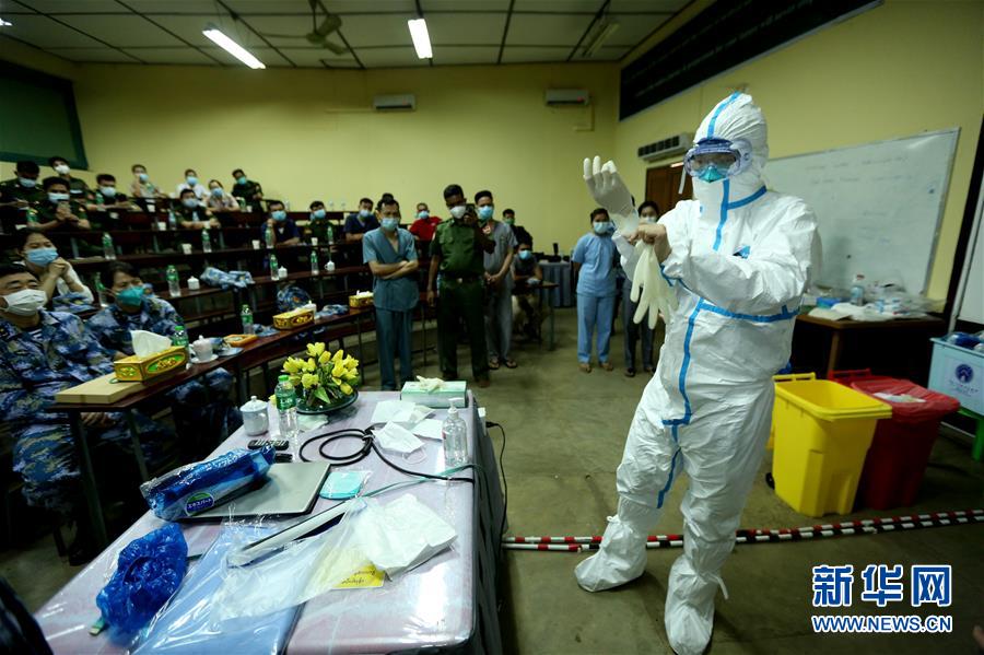 (國際疫情·圖文互動(dòng))(3)中國軍隊(duì)抗疫醫(yī)療專家組為緬軍進(jìn)行新冠肺炎專題培訓(xùn)