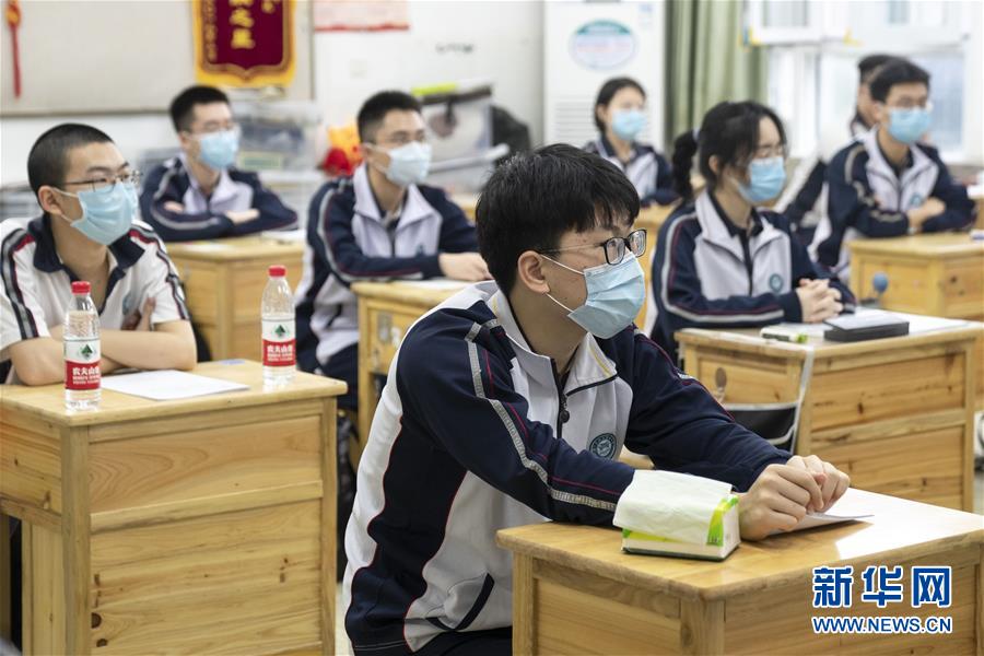 (在習(xí)近平新時(shí)代中國(guó)特色社會(huì)主義思想指引下——新時(shí)代新作為新篇章·習(xí)近平總書記關(guān)切事·圖文互動(dòng))(3)疫情防控不減壓 復(fù)工復(fù)產(chǎn)正加速——武漢“解封”滿月觀察