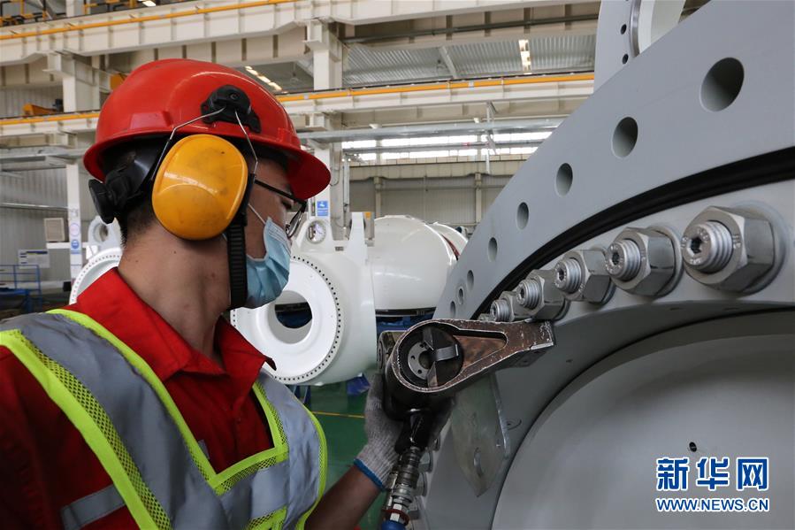 (聚焦復(fù)工復(fù)產(chǎn)·圖文互動)(3)聆聽復(fù)蘇的腳步——新疆企業(yè)一線生產(chǎn)見聞