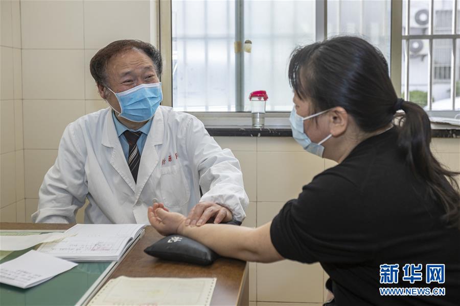 （代表委員履職·圖文互動）（4）“履職與行醫，都要精益求精”——全國政協委員吳煥淦履職記