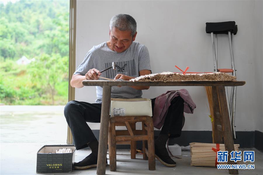 (決戰決勝脫貧攻堅·圖文互動)(5)老手藝撐起“脫貧傘”