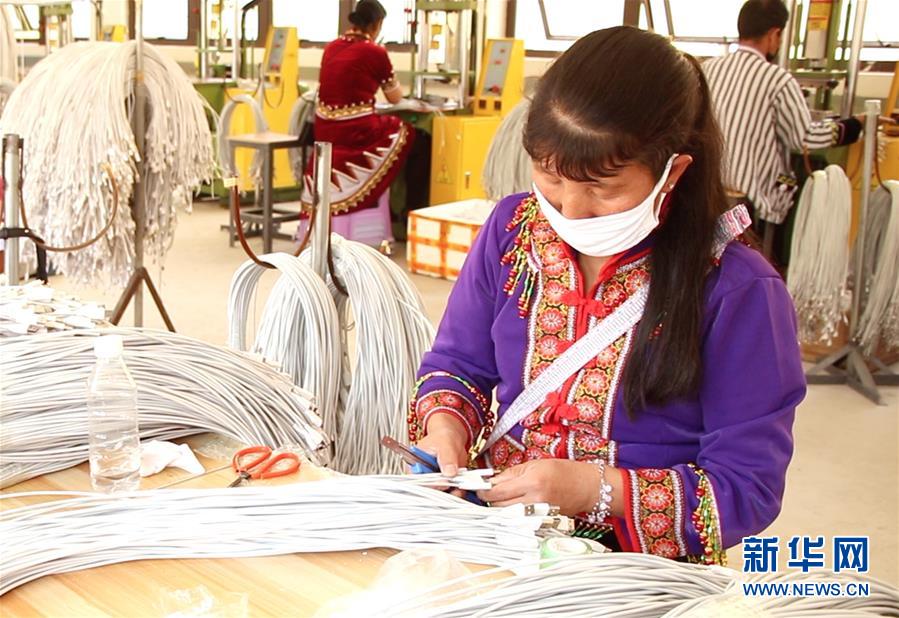 (新華全媒頭條·兩會精神看落實·圖文互動)(2)努力讓群眾看到變化得到實惠——落實全國兩會精神持續保障和改善民生述評