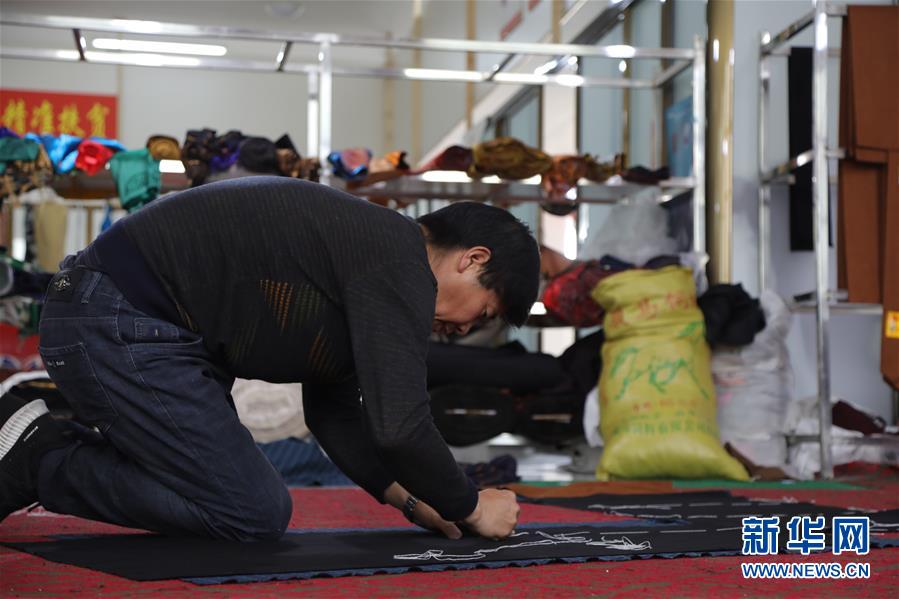 (決戰決勝脫貧攻堅·圖文互動)(2)電商扶貧鋪就藏區脫貧致富“快車道”