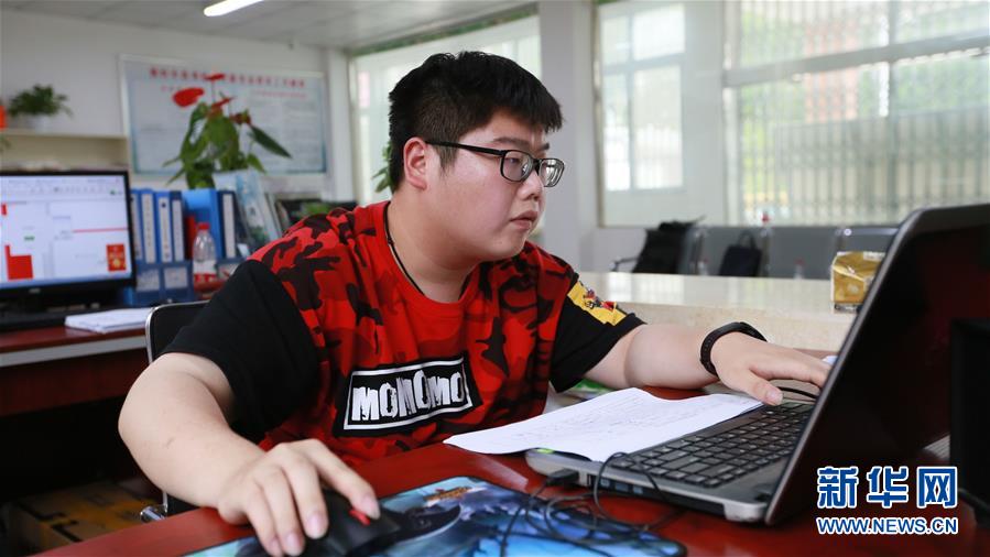 (新華全媒頭條·圖文互動)(3)青春,在希望的田野上——大別山區(qū)尋訪“城歸”大學(xué)畢業(yè)生