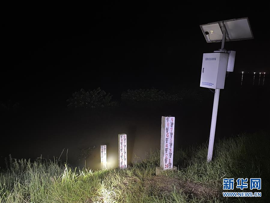 (防汛抗洪·圖文互動)(1)目擊洞庭抗洪“風向標”挺過第一波攻擊