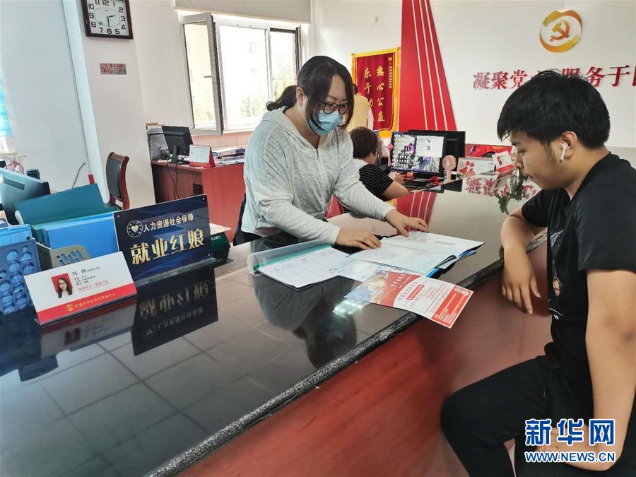 (新華網(wǎng)·圖文互動)(2)“就業(yè)紅娘”忙“牽線”
