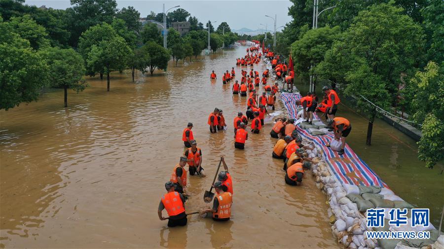 (防汛抗洪·圖文互動)(1)東部戰區陸軍再次抽調1.6萬余人增援抗洪一線