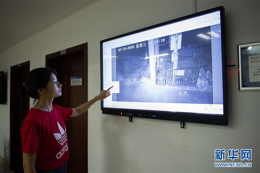 (防汛抗洪·圖文互動(dòng))(5)在大堤上成長,為人民守護(hù)——洪水中的青年“生力軍”