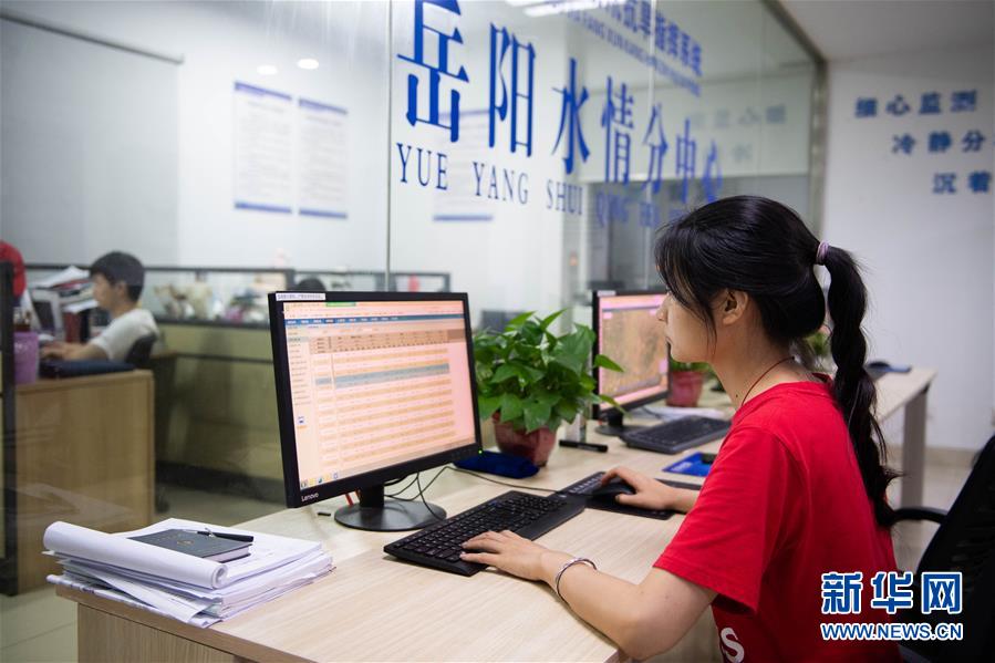 (防汛抗洪·圖文互動(dòng))(6)在大堤上成長,為人民守護(hù)——洪水中的青年“生力軍”