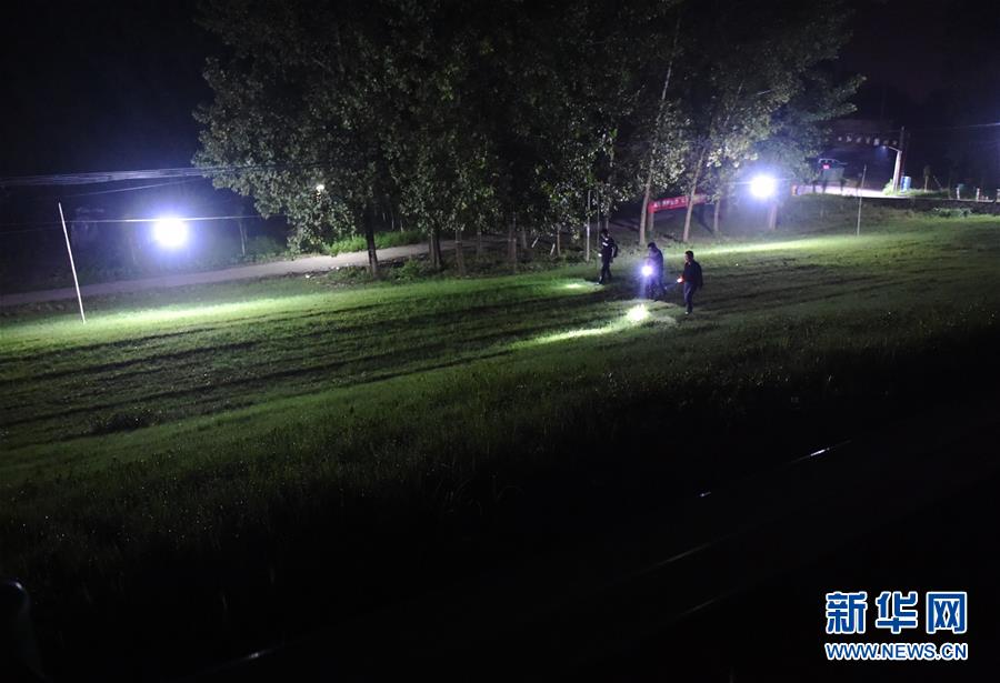 (防汛抗洪·圖文互動)(1)基層守白班 市直機(jī)關(guān)守夜班——蕪湖守堤見聞