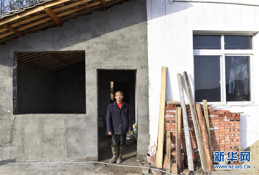 (新華全媒頭條·走向我們的小康生活·圖文互動(dòng))(6)奮斗繪就“新天府”——川蜀大地干群“戰(zhàn)貧”軌跡掃描