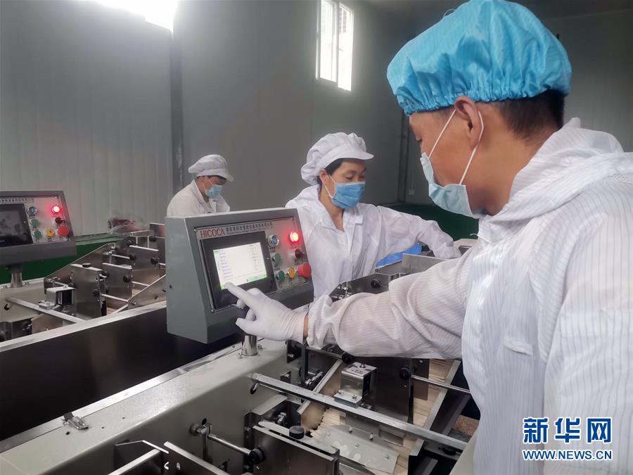 (中國網(wǎng)事·感動2020·圖文互動)(2)“90后”扶貧干部跨越千里當(dāng)上“掛面書記”