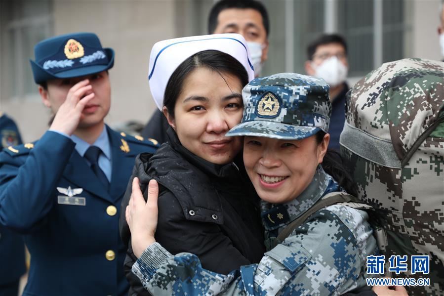 (圖文互動)(1)“白衣戰(zhàn)士”在沖鋒——記“最美新時代革命軍人”仲月霞