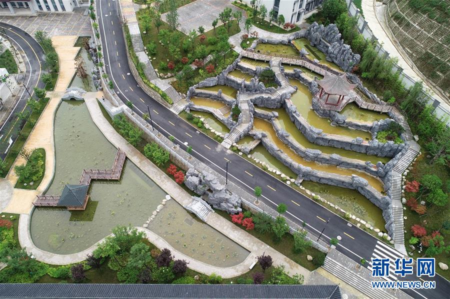 (新華視點·圖文互動)(2)學校建漂亮點本無錯,為何這所“豪華中學”讓人困惑?