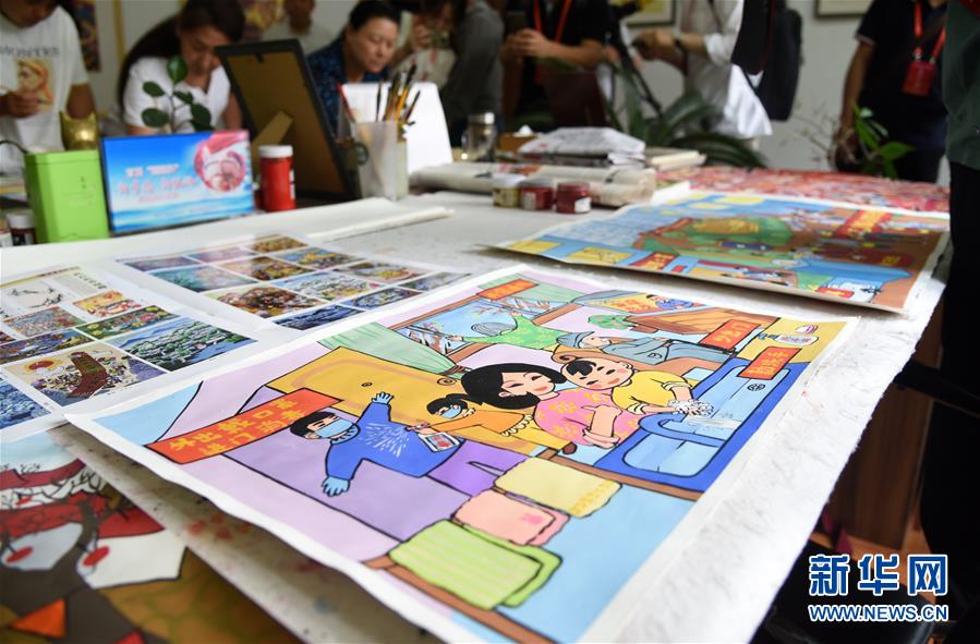 (走向我們的小康生活·圖文互動)(4)放下鋤頭拿畫筆——山東青州農(nóng)民畫繪出美好新生活