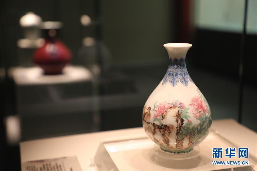 (文化視點(diǎn)·聽(tīng)文物講故事·圖文互動(dòng))(2)琺瑯彩玉壺春瓶:乾隆皇帝甄選 成就舉世孤品