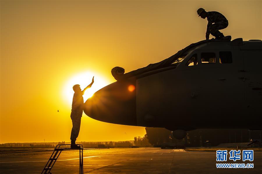 (在習近平強軍思想指引下·我們在戰位報告·圖文互動)(5)雷霆“戰神”向戰而飛——空軍航空兵某師牢記囑托備戰打仗記事