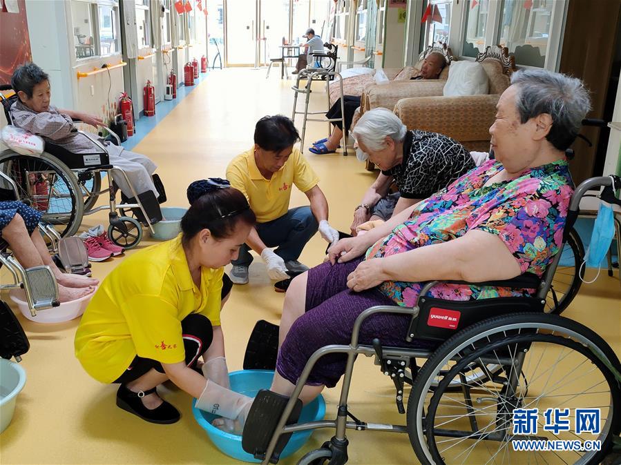 （走向我們的小康生活·圖文互動(dòng)）（3）北京“老有所養(yǎng)”的床邊、身邊、周邊事