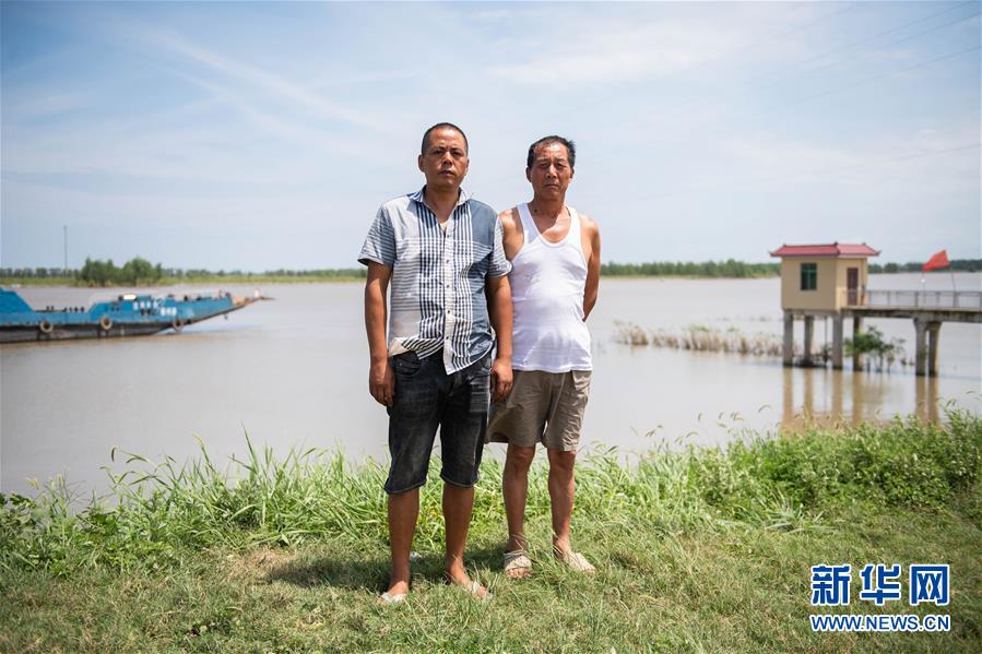 (新華全媒頭條·圖文互動(dòng))(1)“洪線”逆險(xiǎn)守家國——抗洪一線的凡人星光