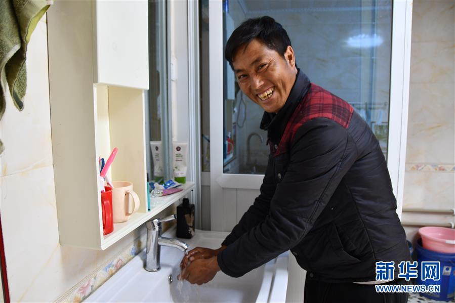 (鄉(xiāng)村振興·圖文互動(dòng))(5)村里來了位“掏糞書記”